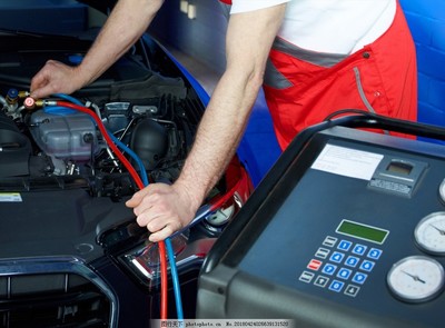 汽車養護與電腦板維修 現代汽修技師必備的雙重技能